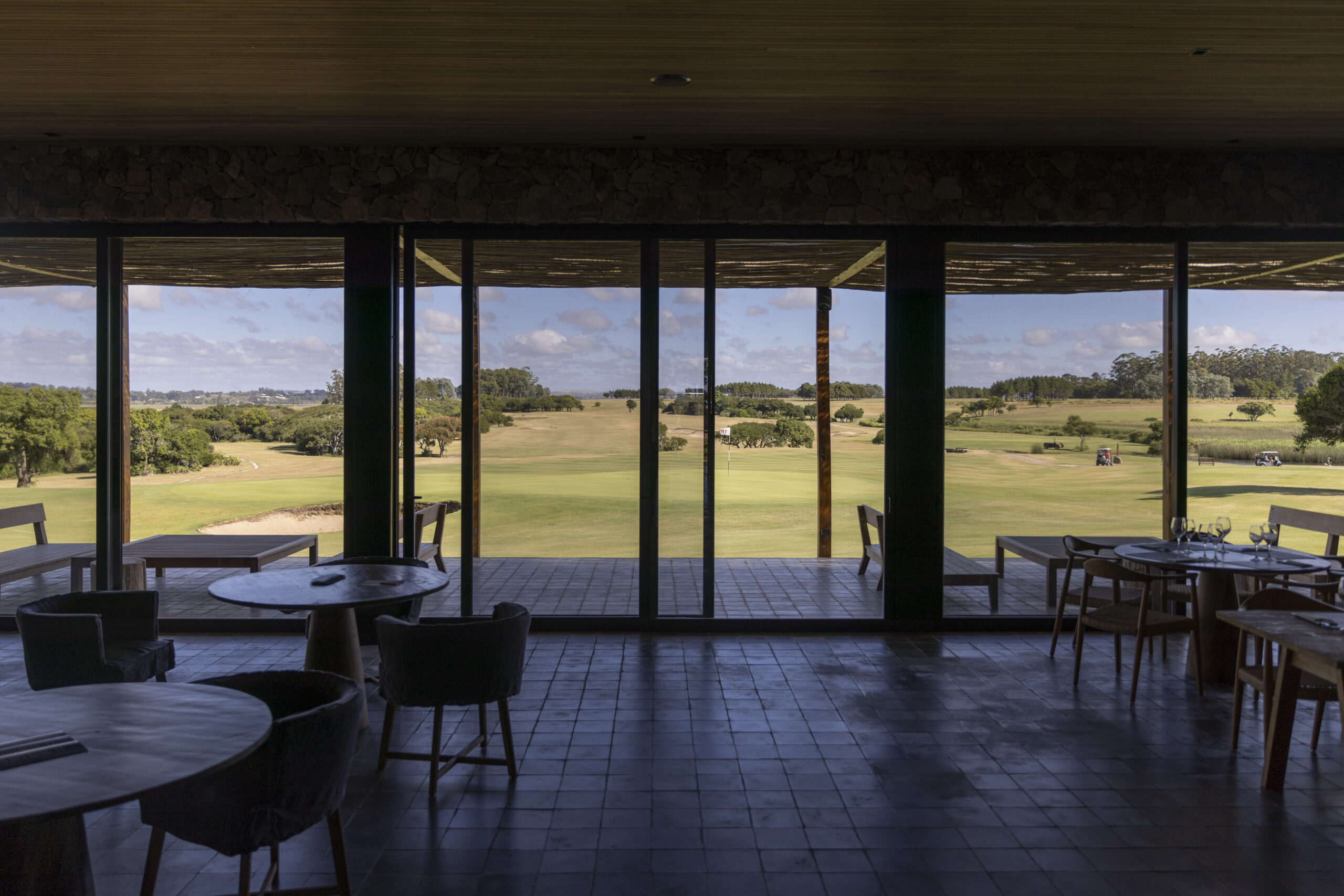 GOLF CLUB HOUSE 