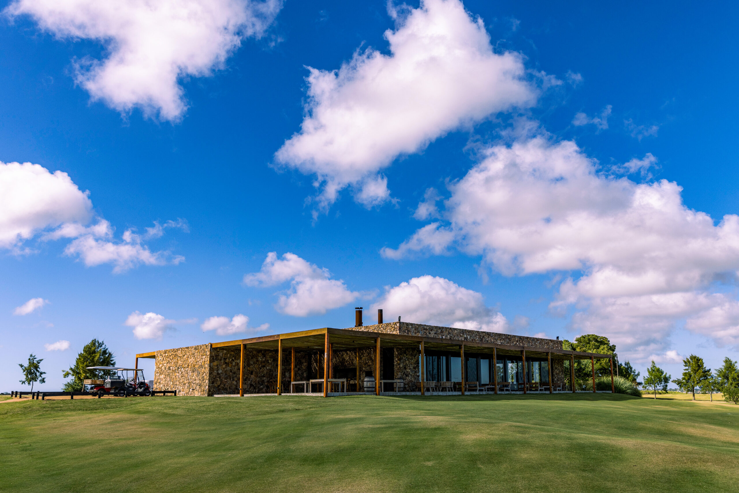 GOLF CLUBHOUSE