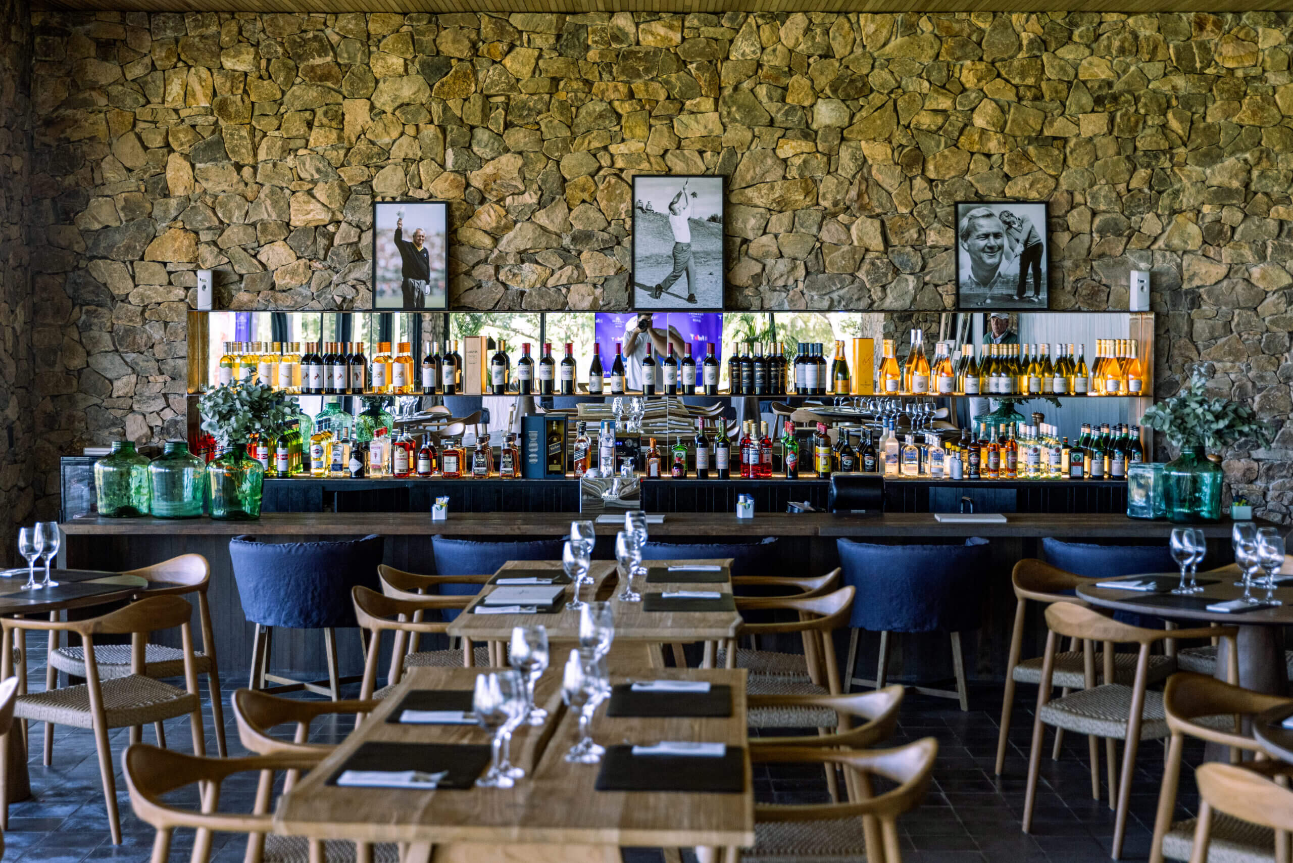 GOLF CLUBHOUSE