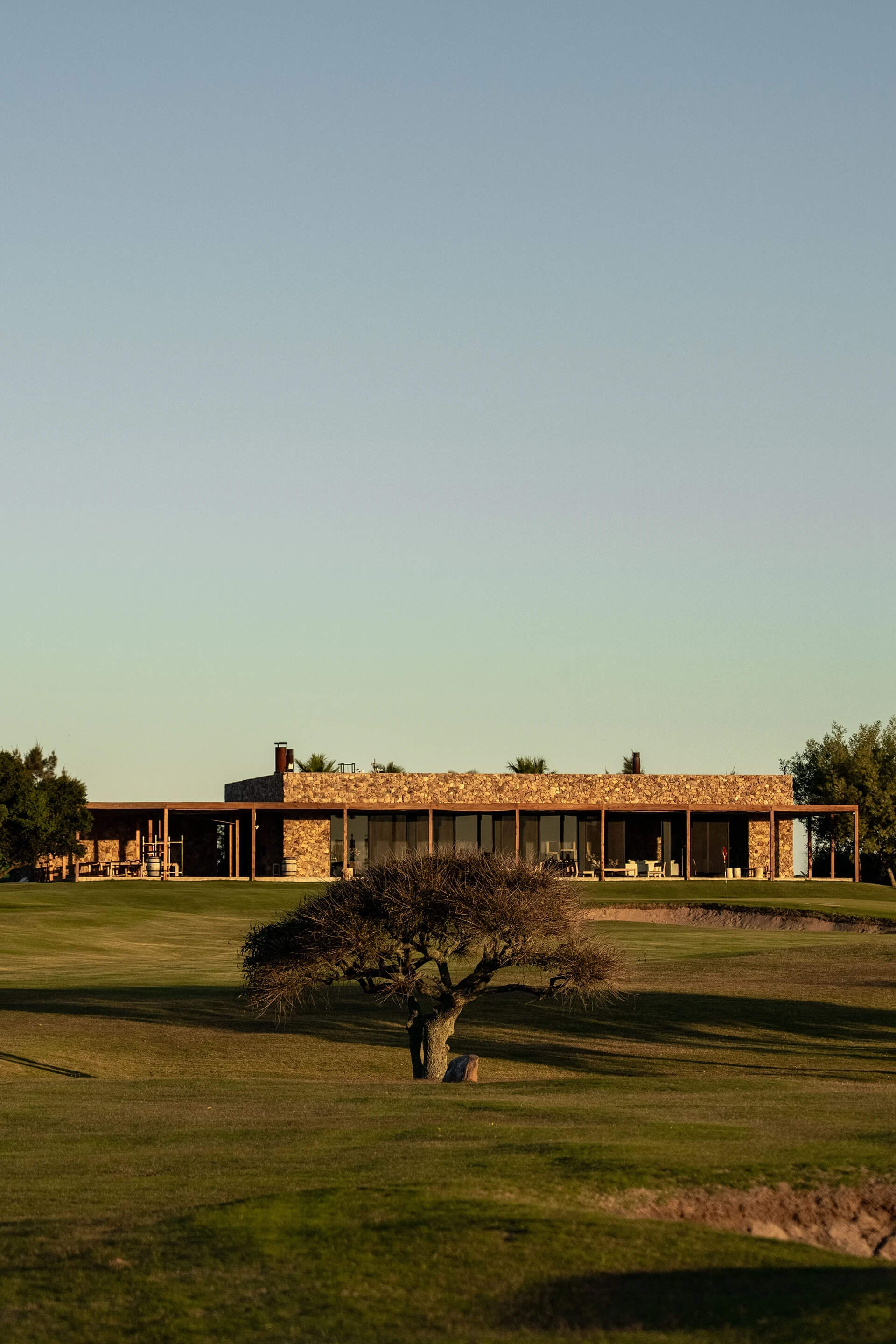 Campo de Golfe de 18 buracos por Arnold Palmer com Driving Range