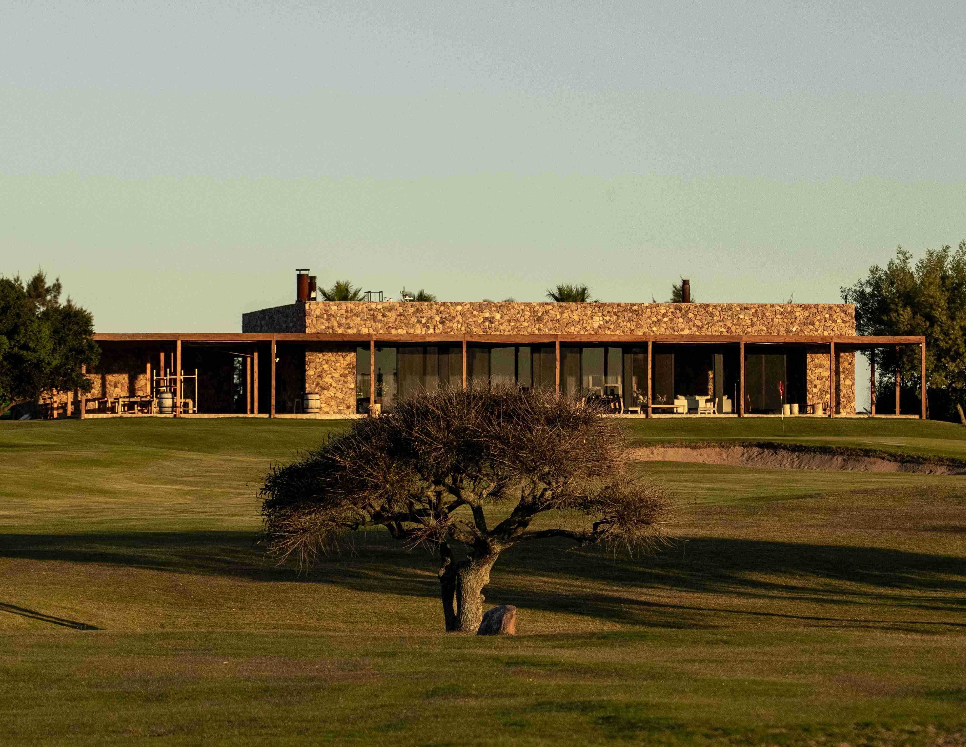 GOLF CLUBHOUSE